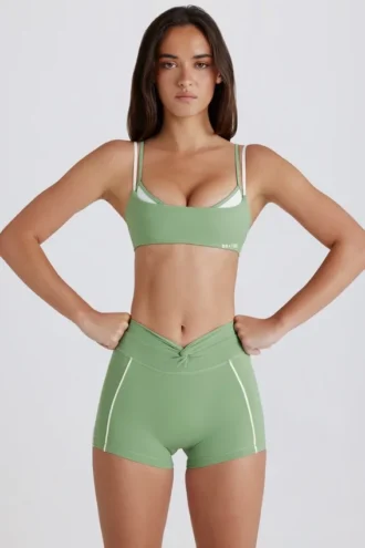 Pantaloni scurți Soft Active cu partea din față răsucită, de culoare verde