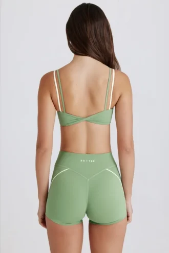 Pantaloni scurți Soft Active cu partea din față răsucită, de culoare verde