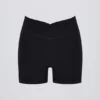 Pantaloni scurți Soft Active cu talie în V și buzunare, negru