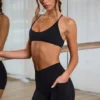 Pantaloni scurți Soft Active cu talie în V și buzunare, negru