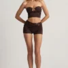 Pantaloni scurți Teagan cu talie medie, culoare ciocolată neagră Pantaloni scurți Teagan cu talie medie, culoare ciocolată neagră