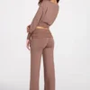 Pantaloni Thea Modal cu talie joasă și croi drept, în culoarea Mocha Pantaloni Thea Modal cu talie joasă și croi drept, în culoarea Mocha