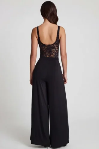 Pantaloni Zafira din jersey moale, cu talie medie și croi larg, în negru