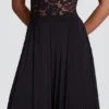Pantaloni Zafira din jersey moale, cu talie medie și croi larg, în negru Pantaloni Zafira din jersey moale, cu talie medie și croi larg, în negru