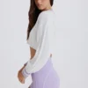 Pulover scurt din bumbac tricotat în stil cablu, în nuanța liliac-ivoriu Pulover scurt din bumbac tricotat în stil cablu, în nuanța liliac-ivoriu