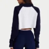 Pulover scurt din tricot cu nervuri și fermoar pe un sfert, în albastru marin clasic