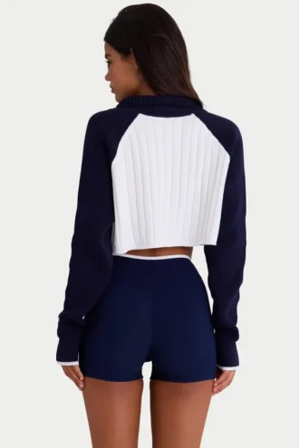Pulover scurt din tricot cu nervuri și fermoar pe un sfert, în albastru marin clasic