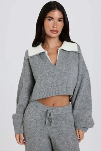 Pulover scurt din tricot moale cu guler stratificat, în culoarea gri Pulover scurt din tricot moale cu guler stratificat, în culoarea gri