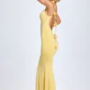 Rochie Aldona din jersey elastic cu aplicații florale, în galben pastel Rochie Aldona din jersey elastic cu aplicații florale, în galben pastel