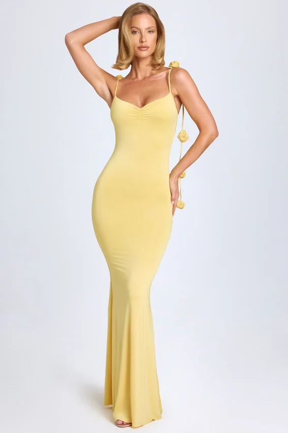 Rochie Aldona din jersey elastic cu aplicații florale, în galben pastel Rochie Aldona din jersey elastic cu aplicații florale, în galben pastel