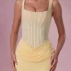 Rochie de domnișoară de onoare Rosina din plasă drapată, în culoarea galben unt Rochie de domnișoară de onoare Rosina din plasă drapată, în culoarea galben unt