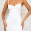 Rochie de seară din jersey elastic cu detalii de trandafiri, model Aldona, în culoarea alb Rochie de seară din jersey elastic cu detalii de trandafiri, model Aldona, în culoarea alb