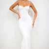 Rochie de seară din jersey elastic cu detalii de trandafiri, model Aldona, în culoarea alb Rochie de seară din jersey elastic cu detalii de trandafiri, model Aldona, în culoarea alb