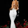 Rochie de seară din jersey elastic cu detalii de trandafiri, model Aldona, în culoarea alb Rochie de seară din jersey elastic cu detalii de trandafiri, model Aldona, în culoarea alb