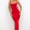 Rochie de seară din jersey elastic cu detalii de trandafiri, model Aldona, în roșu stacojiu Rochie de seară din jersey elastic cu detalii de trandafiri, model Aldona, în roșu stacojiu