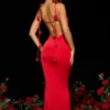 Rochie de seară din jersey elastic cu detalii de trandafiri, model Aldona, în roșu stacojiu Rochie de seară din jersey elastic cu detalii de trandafiri, model Aldona, în roșu stacojiu