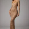 Rochie de seară Isabeau cu mâneci lungi, transparentă și decorată, în culoarea Almond Rochie de seară Isabeau cu mâneci lungi, transparentă și decorată, în culoarea Almond