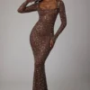 Rochie de seară Isabeau cu mâneci lungi, transparentă și decorată, în culoarea Deep Cocoa Rochie de seară Isabeau cu mâneci lungi, transparentă și decorată, în culoarea Deep Cocoa