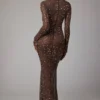 Rochie de seară Isabeau cu mâneci lungi, transparentă și decorată, în culoarea Deep Cocoa Rochie de seară Isabeau cu mâneci lungi, transparentă și decorată, în culoarea Deep Cocoa