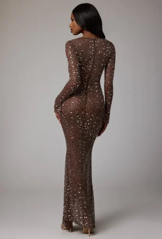 Rochie de seară Isabeau cu mâneci lungi, transparentă și decorată, în culoarea Deep Cocoa Rochie de seară Isabeau cu mâneci lungi, transparentă și decorată, în culoarea Deep Cocoa