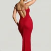 Rochie de seară roșie cu decolteu adânc și ornamente Colmar