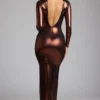 Rochie de seară Safiya din jersey metalic cu mâneci lungi, în nuanța cupru-bronz Rochie de seară Safiya din jersey metalic cu mâneci lungi, în nuanța cupru-bronz