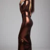 Rochie de seară Safiya din jersey metalic cu mâneci lungi, în nuanța cupru-bronz Rochie de seară Safiya din jersey metalic cu mâneci lungi, în nuanța cupru-bronz