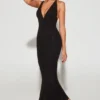 Rochie de seară Verona cu decolteu adânc și gât halter, decorată, în negru Rochie de seară Verona cu decolteu adânc și gât halter, decorată, în negru