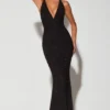 Rochie de seară Verona cu decolteu adânc și gât halter, decorată, în negru Rochie de seară Verona cu decolteu adânc și gât halter, decorată, în negru