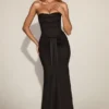 Rochie drapată Aisra din satin, cu decolteu bandeau și decupaje, în culoarea neagră Rochie drapată Aisra din satin, cu decolteu bandeau și decupaje, în culoarea neagră