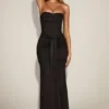 Rochie drapată Aisra din satin, cu decolteu bandeau și decupaje, în culoarea neagră Rochie drapată Aisra din satin, cu decolteu bandeau și decupaje, în culoarea neagră