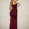 Rochie drapată cu bandou din satin Aisra, în nuanța roșu vin Rochie drapată cu bandou din satin Aisra, în nuanța roșu vin