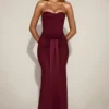 Rochie drapată cu bandou din satin Aisra, în nuanța roșu vin Rochie drapată cu bandou din satin Aisra, în nuanța roșu vin