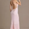 Rochie Emmeline din șifon cu guler tip cowl și spate decupat, în roz bebeluș Rochie Emmeline din șifon cu guler tip cowl și spate decupat, în roz bebeluș