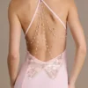 Rochie Emmeline din șifon cu guler tip cowl și spate decupat, în roz bebeluș Rochie Emmeline din șifon cu guler tip cowl și spate decupat, în roz bebeluș