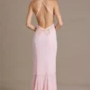 Rochie Emmeline din șifon cu guler tip cowl și spate decupat, în roz bebeluș Rochie Emmeline din șifon cu guler tip cowl și spate decupat, în roz bebeluș