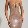 Rochie fără bretele cu decolteu adânc și ornamente Lucile, culoare migdală Rochie fără bretele cu decolteu adânc și ornamente Lucile, culoare migdală