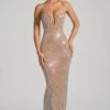 Rochie fără bretele cu decolteu adânc și ornamente Lucile, culoare migdală Rochie fără bretele cu decolteu adânc și ornamente Lucile, culoare migdală