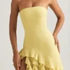 Rochie fără bretele Diletta cu volane, în galben pastel Rochie fără bretele Diletta cu volane, în galben pastel