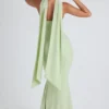 Rochie fără bretele Imogene cu detalii tip eșarfă, în verde primăvară Rochie fără bretele Imogene cu detalii tip eșarfă, în verde primăvară