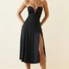 Rochie Joely din jersey elastic, fără bretele, cu croi în A, lungime medie, în negru Rochie Joely din jersey elastic, fără bretele, cu croi în A, lungime medie, în negru