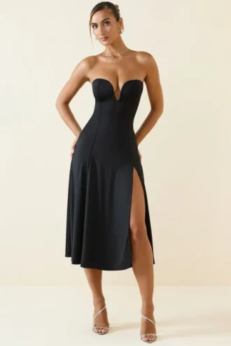 Rochie Joely din jersey elastic, fără bretele, cu croi în A, lungime medie, în negru Rochie Joely din jersey elastic, fără bretele, cu croi în A, lungime medie, în negru