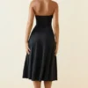 Rochie Joely din jersey elastic, fără bretele, cu croi în A, lungime medie, în negru Rochie Joely din jersey elastic, fără bretele, cu croi în A, lungime medie, în negru