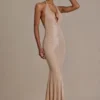 Rochie lungă asimetrică cu decolteu adânc și spate decupat Ameline Premium, în nuanța bej auriu Rochie lungă asimetrică cu decolteu adânc și spate decupat Ameline Premium, în nuanța bej auriu