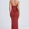 Rochie lungă cu decupaje și gât halter Margot, în nuanța Auburn Brown Rochie lungă cu decupaje și gât halter Margot, în nuanța Auburn Brown