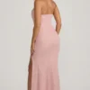 Rochie lungă cu gât halter și decorațiuni Sansel, în roz lavandă Rochie lungă cu gât halter și decorațiuni Sansel, în roz lavandă