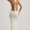 Rochie lungă cu gât halter Mirri din țesătură bouclé, albă Rochie lungă cu gât halter Mirri din țesătură bouclé, albă