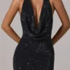 Rochie lungă cu guler cowl și spate decupat, decorată, model Feyre, în negru