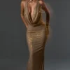 Rochie lungă cu guler înalt și spate decupat, cu ornamente, model Feyre, în culoarea auriu