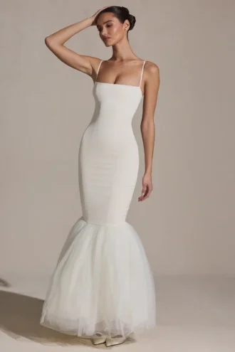 Rochie lungă cu tiv din tul și croi în formă de coadă de pește, model Adelpha, culoare ivoriu Rochie lungă cu tiv din tul și croi în formă de coadă de pește, model Adelpha, culoare ivoriu